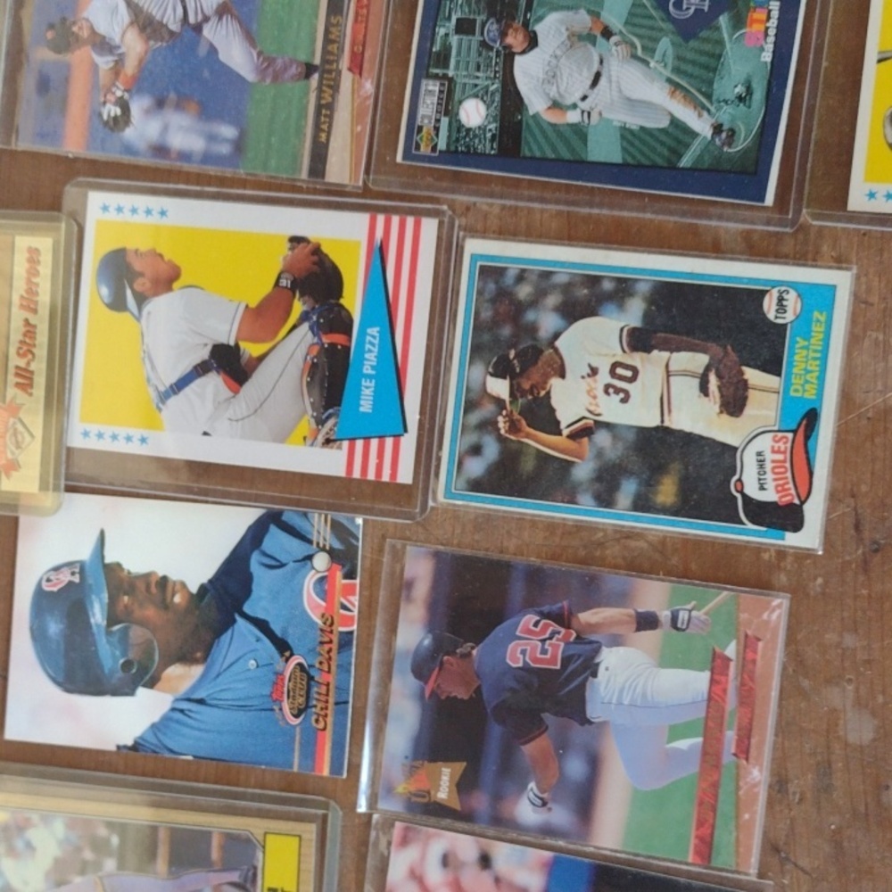 Assorted Baseball Trading Cards Collection - Picture 4 of 5